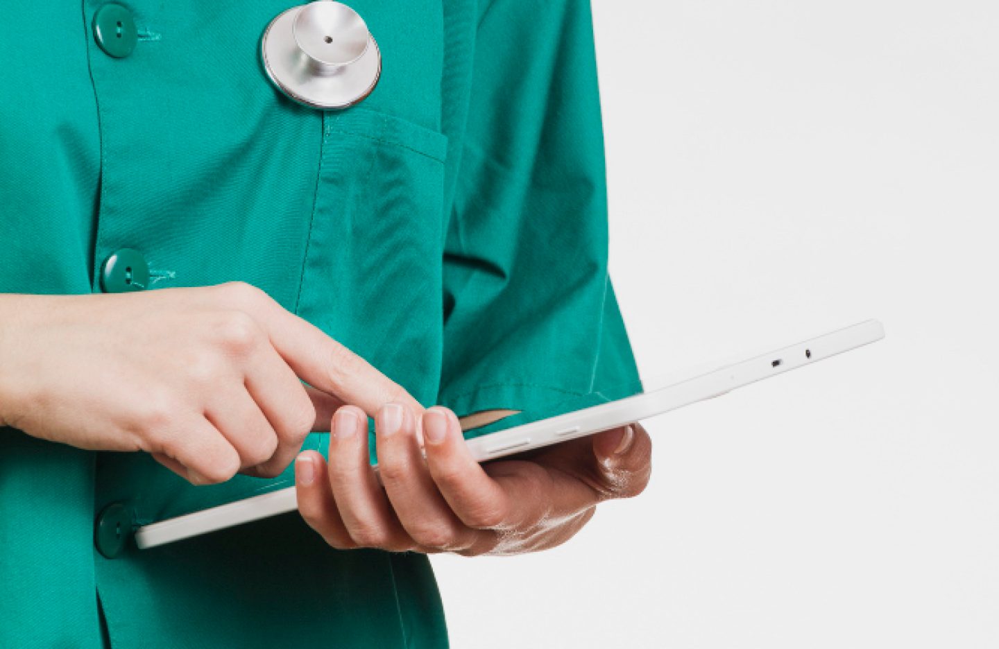 nurse-with-tablet-hand
